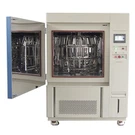 Quais são os efeitos da luz UV em uma câmara no crescimento das plantas?